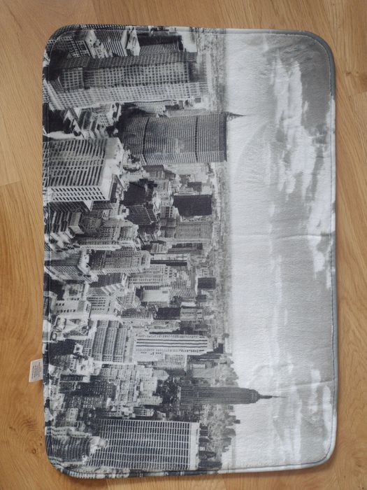 Dywanik szary miękki nowy