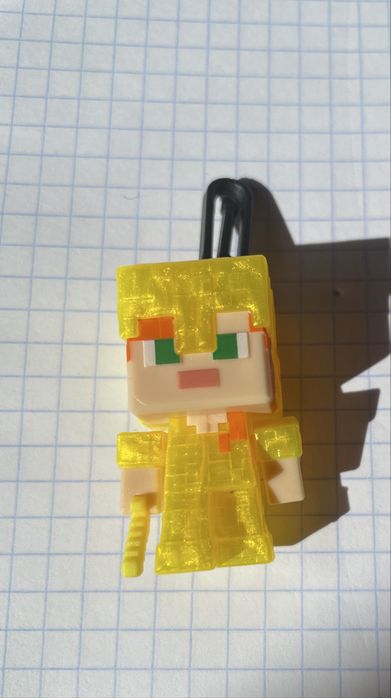Figurka złota Alex minecraft.