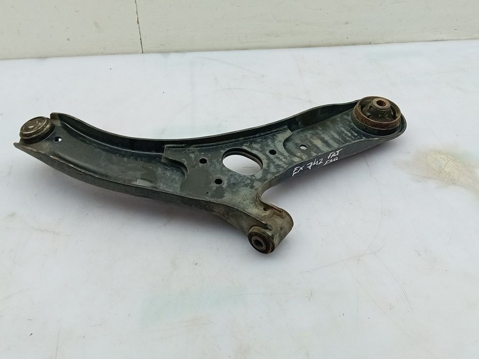 Braço de suspensão frente esquerdo KIA Rio III (UB)