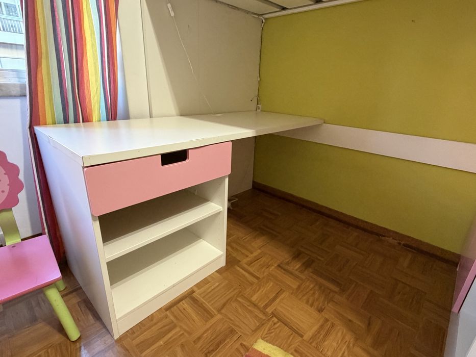 Beliche com colchao , roupeiro e secretaria