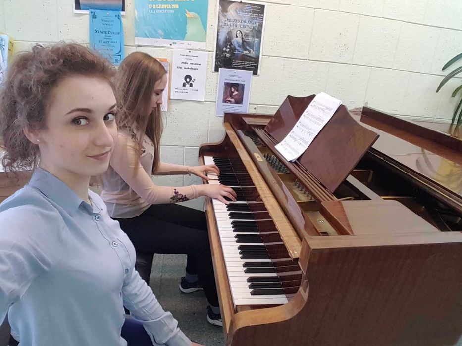 Profesjonalna nauka dzieci i dorosłych gry na fortepianie