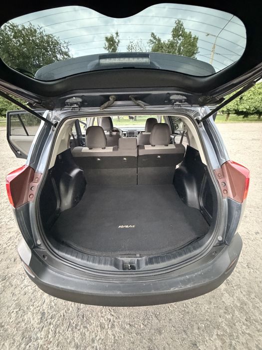 Toyota RAV 4 2013 2.5 автомат газ/бензин