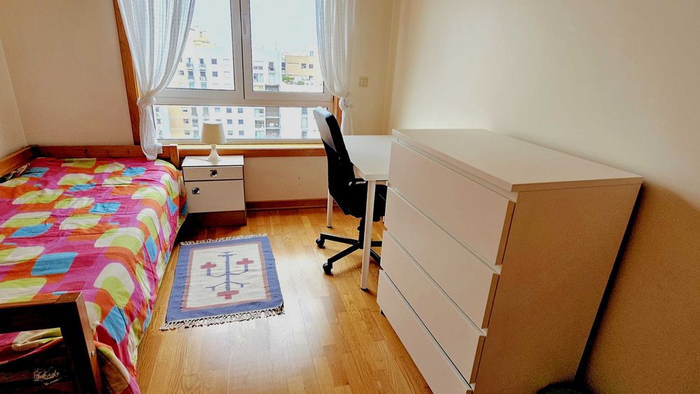 Aluga-se quarto mobilado no Parque das Nações