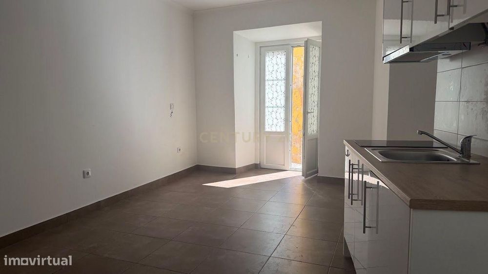 T0 Renovado | Centro Histórico De Abrantes | Pronto A Habitar