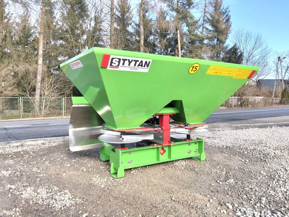 rozsiewacz nawozów/ 2-talerze/ hydraulika/ plandeka/ TYTAN/sulky/altro