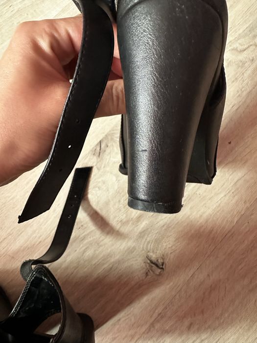 Czarne buty na słupku 38 stan dobry