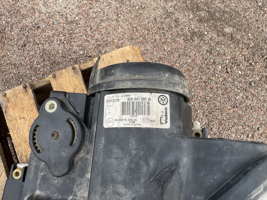 Продам ліву фару на пасат б6 (volkswagen passat b6)