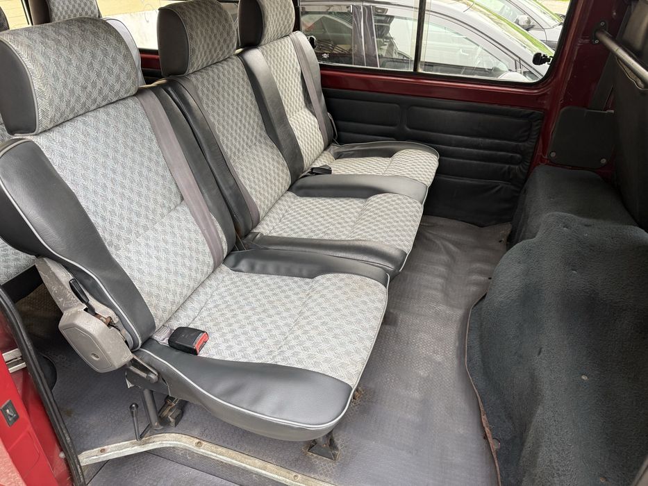 Mitsubishi L300 9 lugares