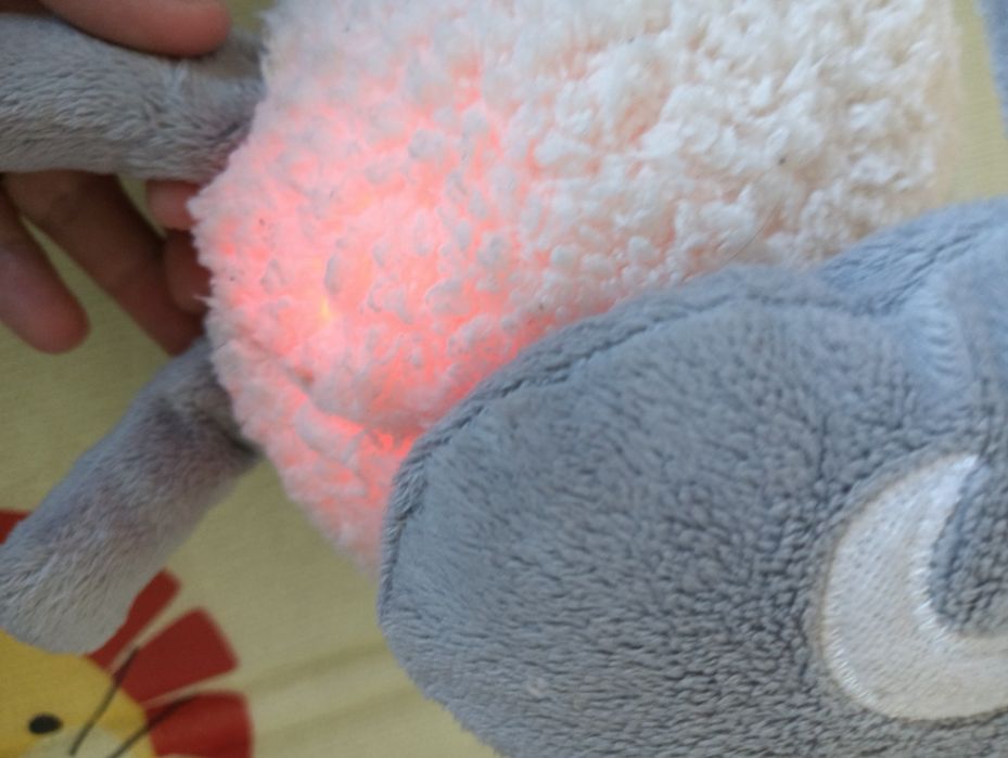 Pelucia Ovelha Ewan ruido branco