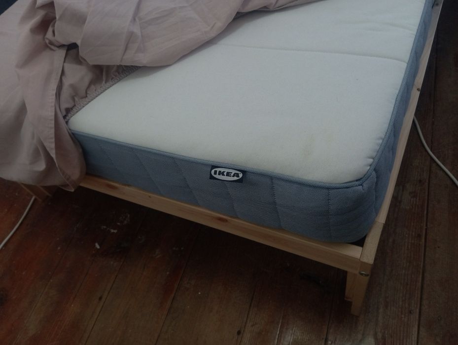 Cama ikea LUROY com colchão VESTMARKA