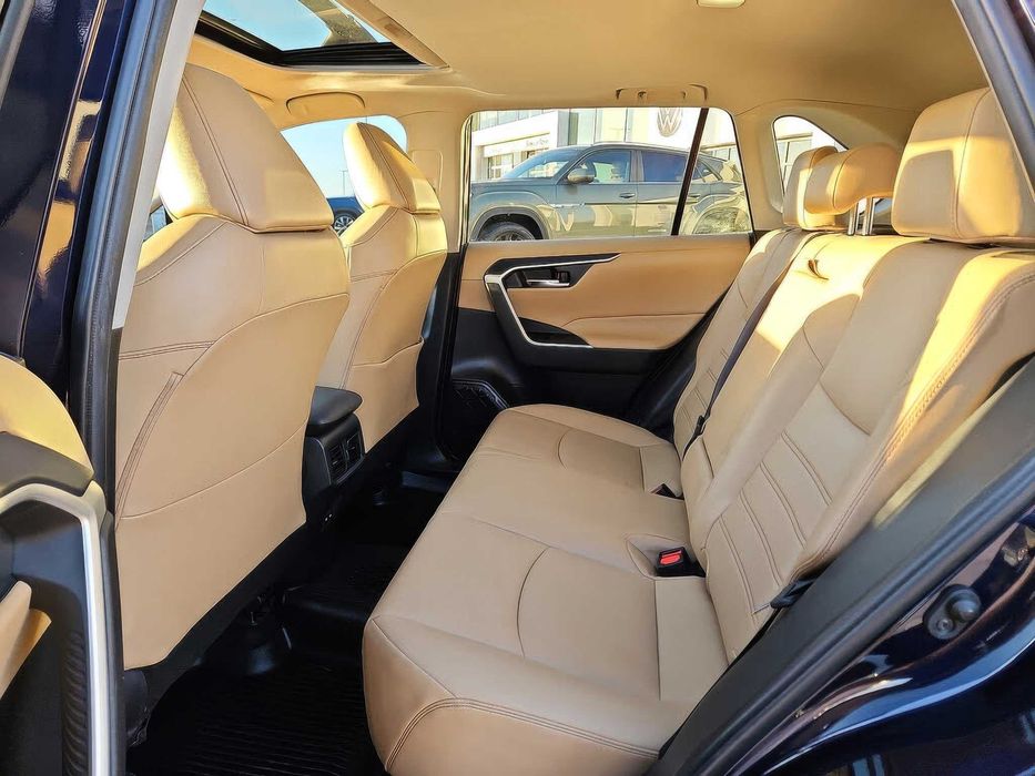 Toyota RAV4 XLE Premium      2022