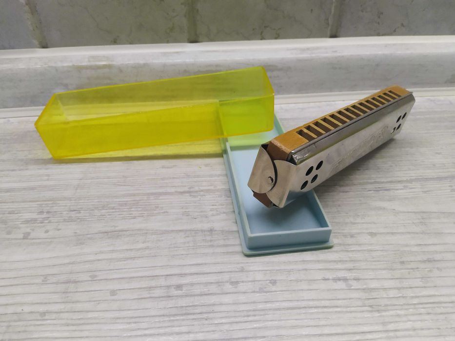 Продам губную гармошку "Спутник". СССР.