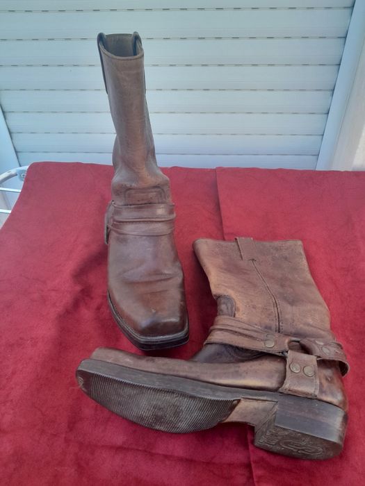 Botas em pele -  marca Sendra