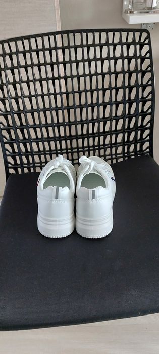 Buty sneakersy nowe białe rozm.38