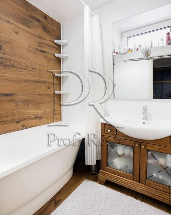 Продаж 4 кімнатна квартира вул. Шептицького 3Б / метро Лівобережна