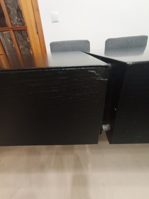 Mesa de jantar em madeira maciça