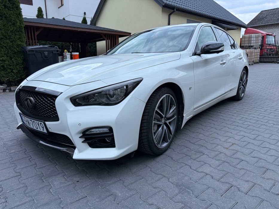 Infiniti q50s 333km 3.7 V6