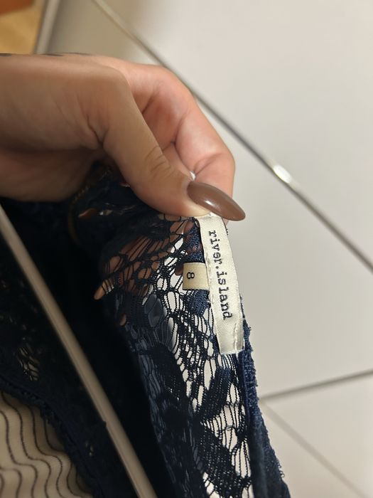 Koronkowa granatowa sukienka River Island 36