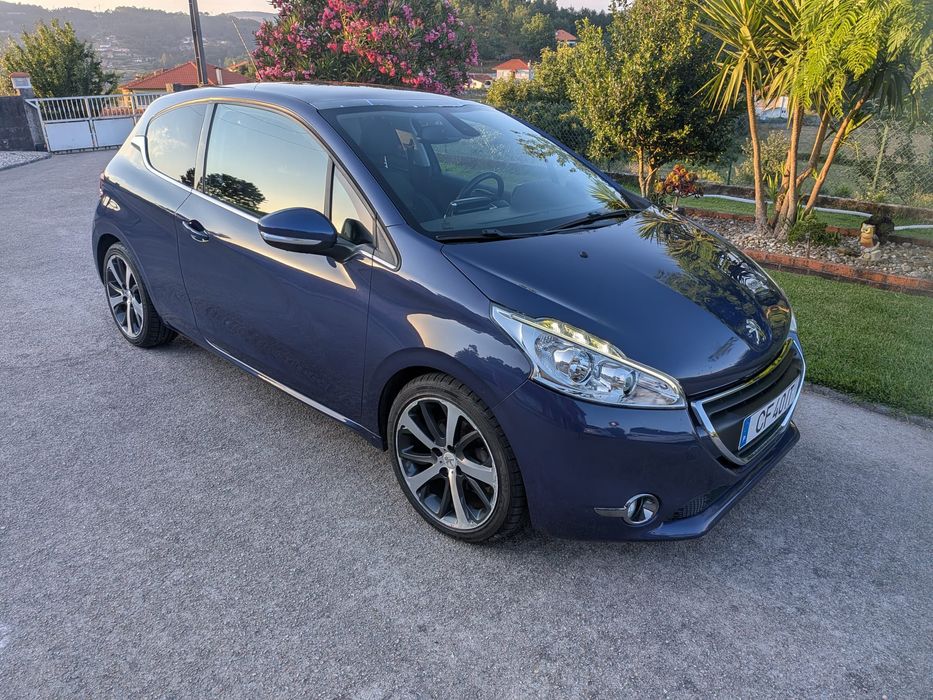 Peugeot  208 boa oportunidade carro com muito extras linha desportiva