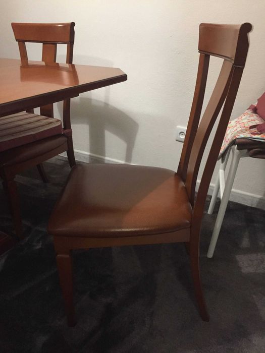 Mesa Sala Jantar Cerejeira Extensível + 4 cadeiras