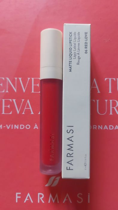 Batom Vegan líquido matte cor vermelha Red Love  da Farmasi