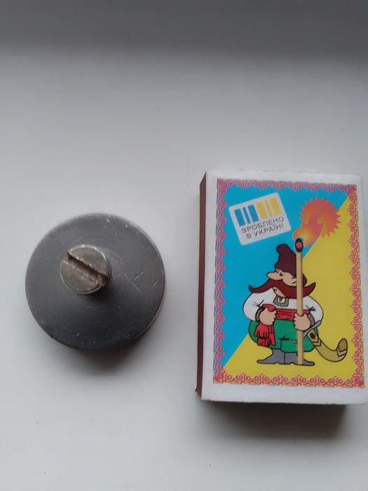 Печатка -штамп для вироблення фальгірованої кришки.