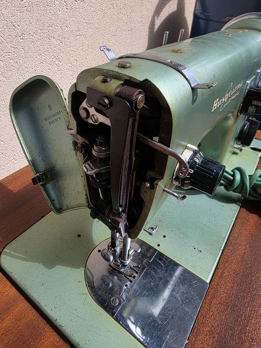 Máquina de costura Husqvarna E51 para peças ou decoração