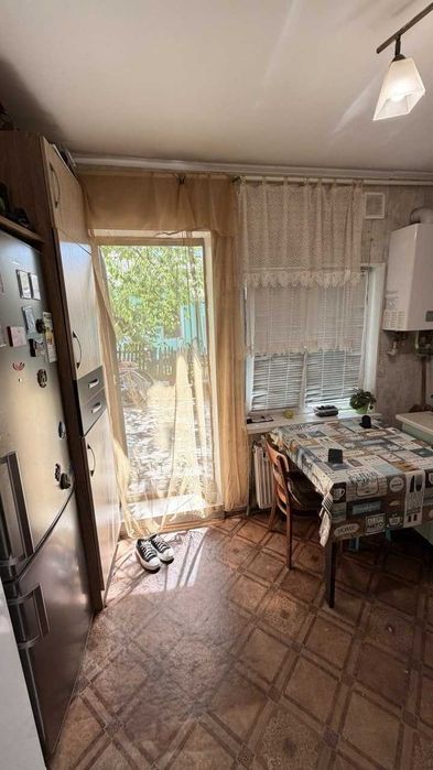 Продається  двокімнатна квартира в Чорноморці, в 5 хвилинах від моря.