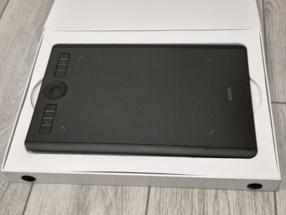 Tablet graficzny WACOM Intuos pro PTH-660 Pełny zestaw