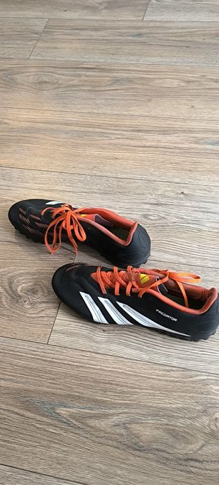 Męskie turfy Adidas Predator, model Club TF (