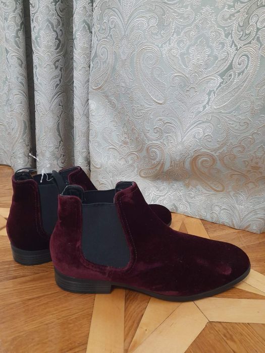 Взуття нове Весна