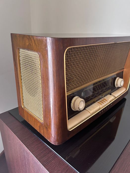 Rádio antigo com Fm Grundig