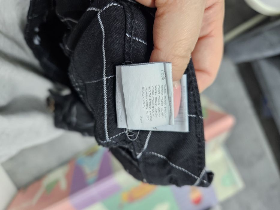 Czarne spodnie w kratę rurki wysoki stan wiskoza Cropp 36