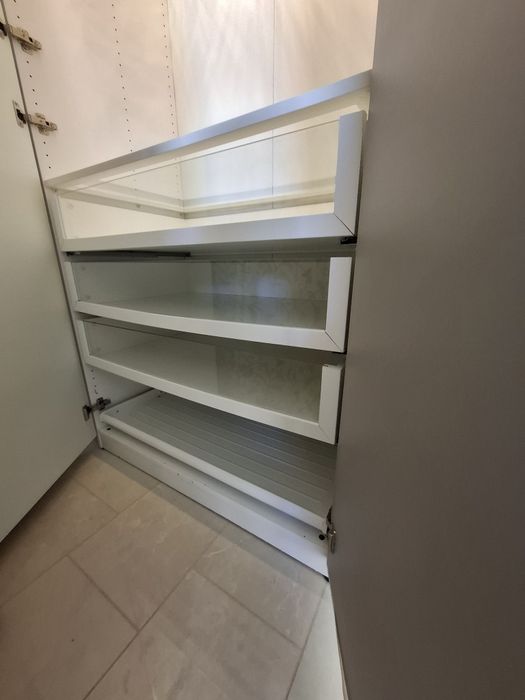 Roupeiro Ikea iluminado