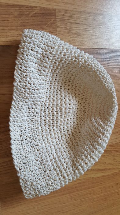 Czapeczka ecru szydełkowe obwód głowy 56 cm
