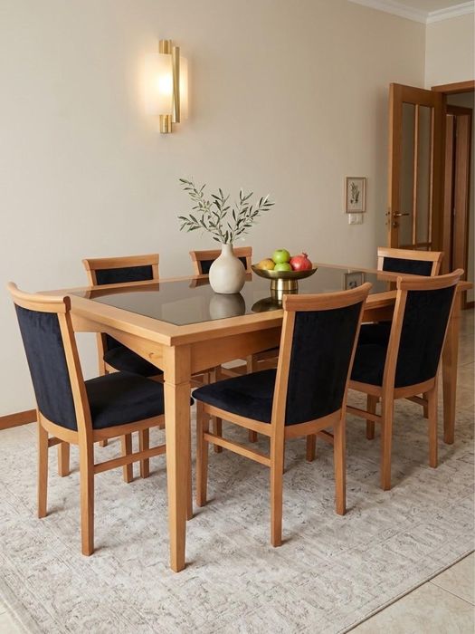 Mesa e 6 cadeirase