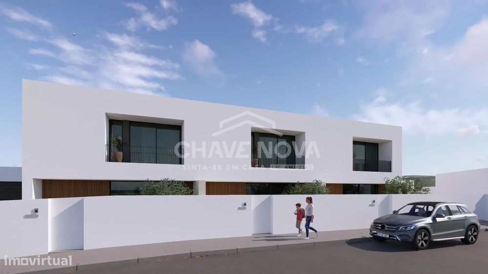 Moradias T3 Nova c/ Jardim e Garagem em Pedroso