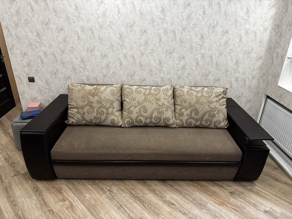 Диван в гарному  стані