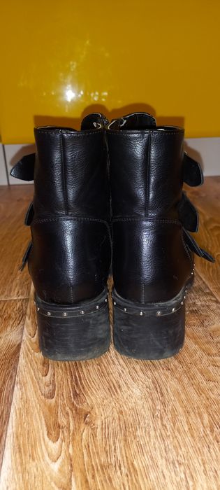 Продам женские осенние ботинки