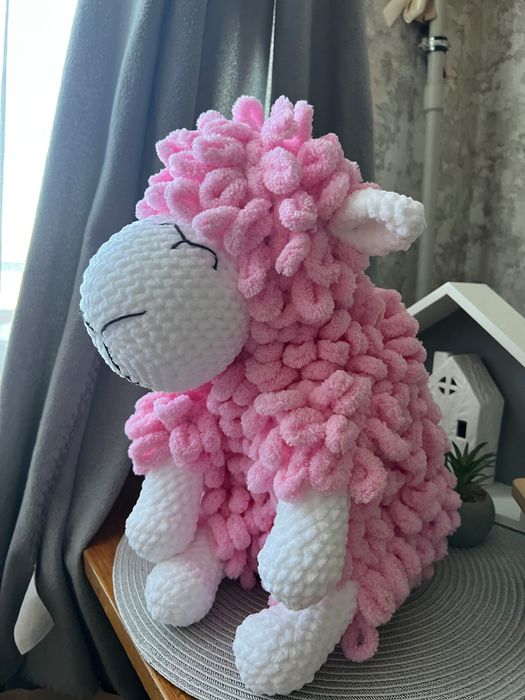 Вʼязана іграшка Баранчик, овечка