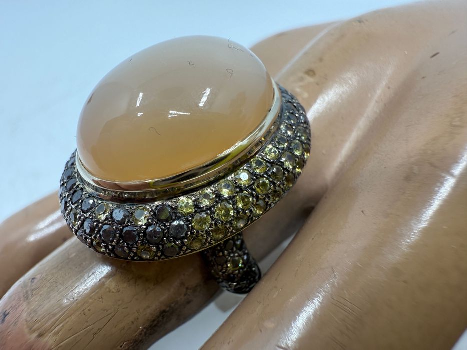 Pierścionek kamień księżycowy oraz diamenty złoto próba 750