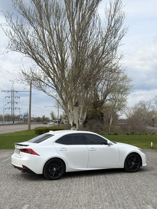 Lexus IS 200t 2016 год