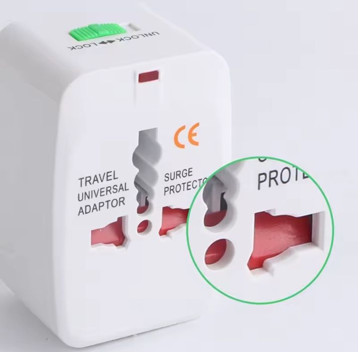Перехідник універсальний для розеток Travel Universal Adapter