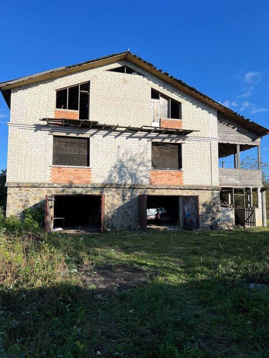 Будинок в гарному місці в Сінгурах