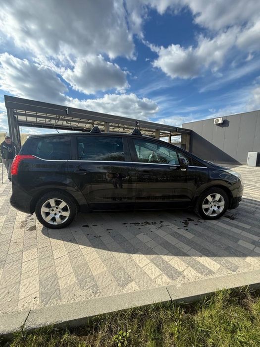 Продам peugeot 5008
