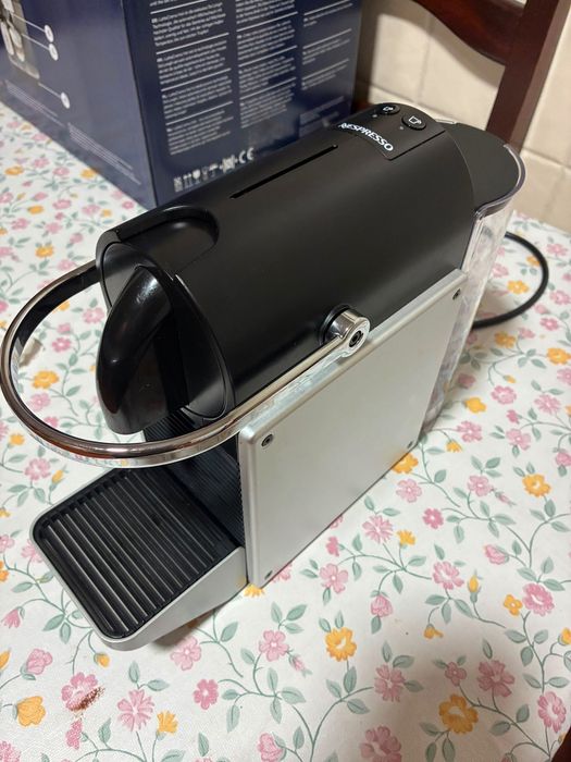 Cafeteira Nespresso Pixie Silver