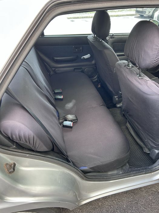 Peugeot 106 1.1 Gasolina 5 portas cinzento