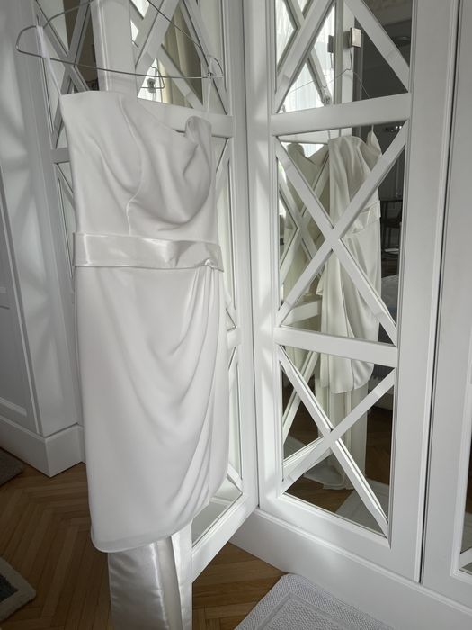 Elegancka suknia z kokardą w kolorze ecru