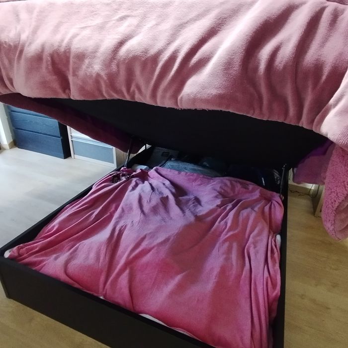 Cama com arrumação