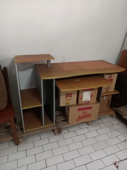 Secretaria para computador e impressora  com espaço para guardar cd's
